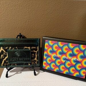 NIB KURT GEIGER LEOPARD PRINT CARD HOLDER WITH GREEN METALLIC TRIM
